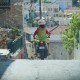 Explorand insula pe scooter